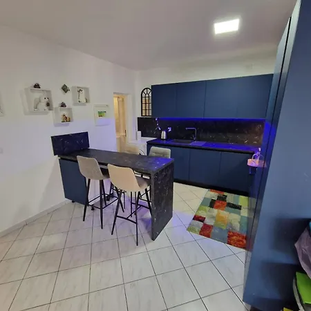 By The Sea - 25042 Apartman *