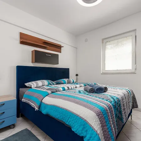 Apartman By The Sea - 25042 *